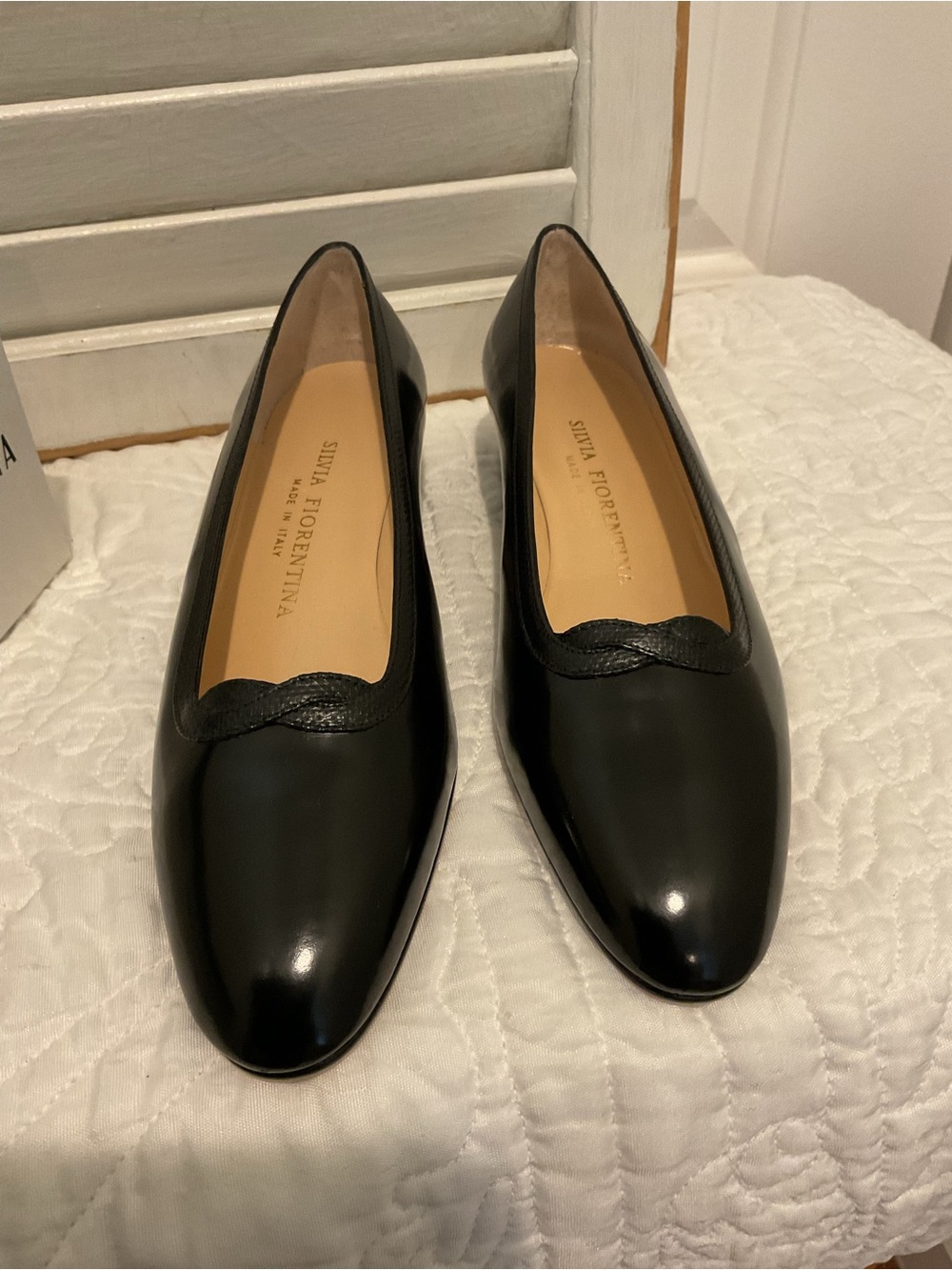 Silvia Fiorentina Black Leather Scallop-Trim Flats